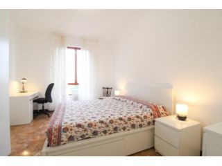 Stanza in appartamento in affitto a Milano