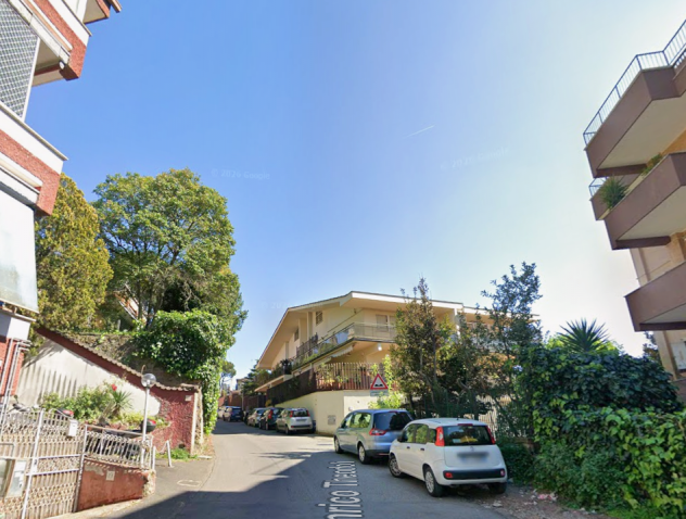 CASSIA TOMBA DI NERONE MONOLOCALE ARREDATO CON SPAZIO ESTERNO