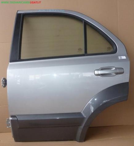 PORTA POST.S. ARGENTO C/ALZ. E SERR. 999-U63663 Carrozzeria  Lamierati esterni  Porte  Porta post. sx. KIA - SORENTO - 01-05-2006 - 01-10-2009, KIA -