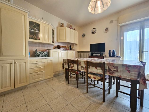 Spazioso quadrilocale con box, cantina e terrazza vivibile - Foto 3