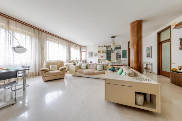 Milano ottimo appartamento via Niccolini numero due metri quadri 220 elegante condominio piano alto soggiorno terrazzo quattro camere tripli servizi d - Foto 10