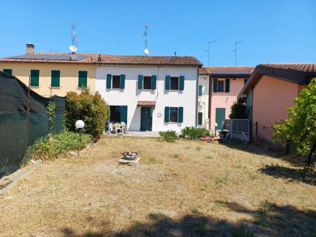 Villa di 200 m² con 5 locali in vendita a Mirandola