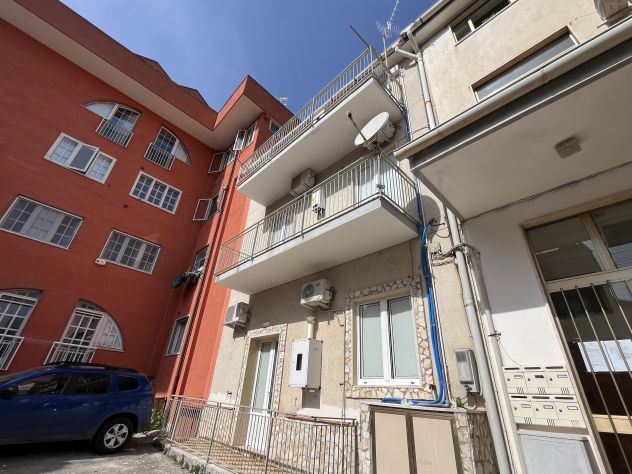 Capezzano - bilocale ristrutturato e arredato con balcone - Foto 3