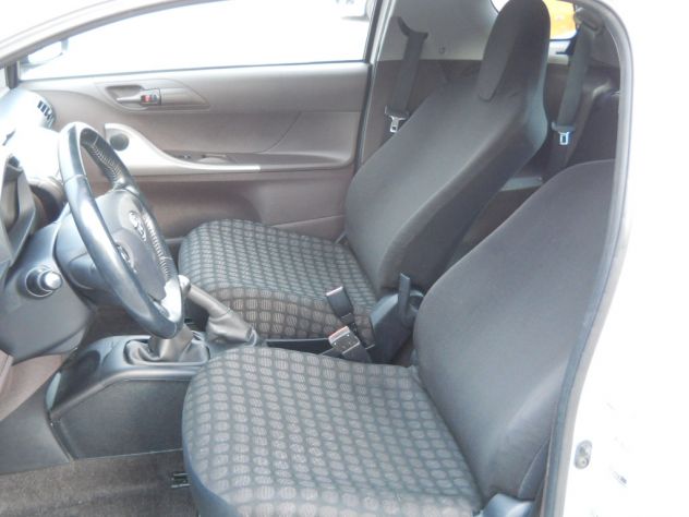 TOYOTA - iQ - 1.4 TURBO-DIESEL 90 CV Executive - Foto 7