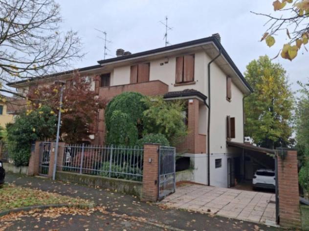 Immobile in asta di 198 m² con più di 5 locali e box auto in vendita a San Martino in Rio - Foto 2