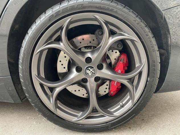 Alfa Romeo Giulia 2.9 V6 Bi-Turbo AT8 Quadrifoglio - Foto 6