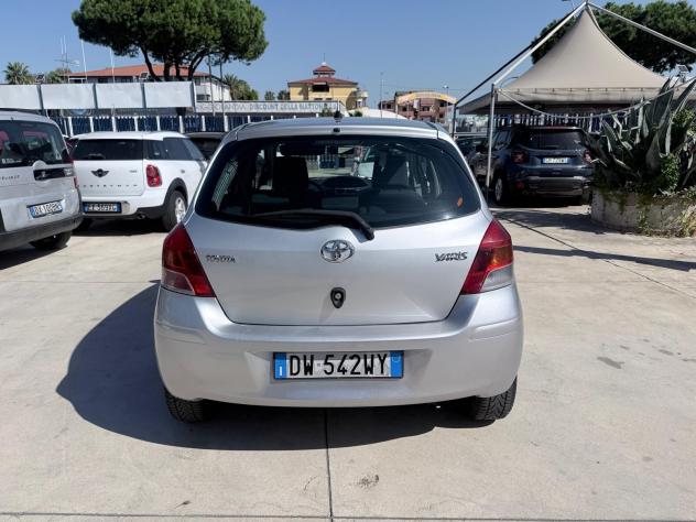 Toyota Yaris 1.0 5 porte Luxury pack - Foto 4