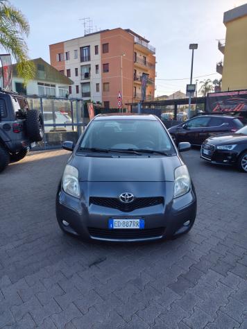 Toyota Yaris 1.3 5 porte da vetrinaaaa - Foto 2