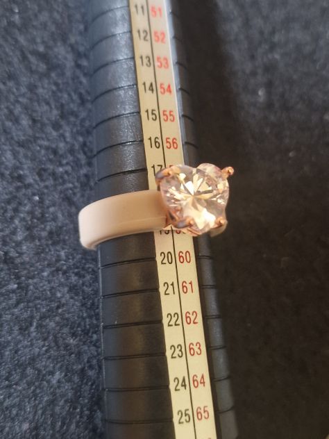 Anello in silicone con zirconia a cuore - Foto 3