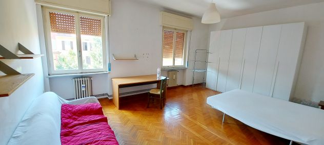 affittasi STANZA SINGOLA GIA' LIBERA ZONA CENTRALE