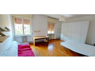 affittasi STANZA SINGOLA GIA' LIBERA ZONA CENTRALE