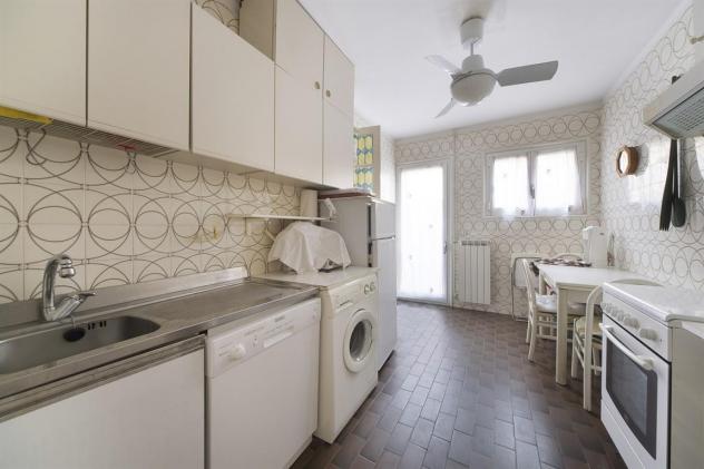 Alassio, grande appartamento con terrazzo nel budello. - Foto 8