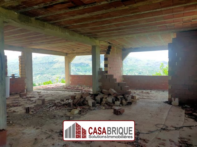 Struttura grezza panoramica con giardino, vista mare e monti - Foto 7