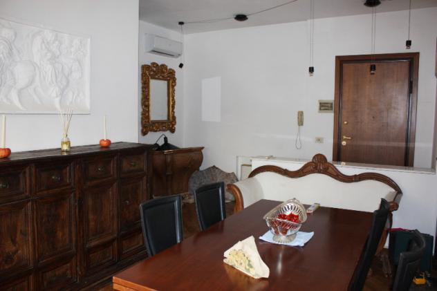MASSA, centralissimo, appartamento al 5° piano con ascensore. L'immobile è stato completamente risistemato e si compone internamente di: sala, cucino - Foto 6