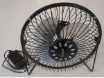 Ventilatore da tavolo con presa USB completo di caricabatteria.