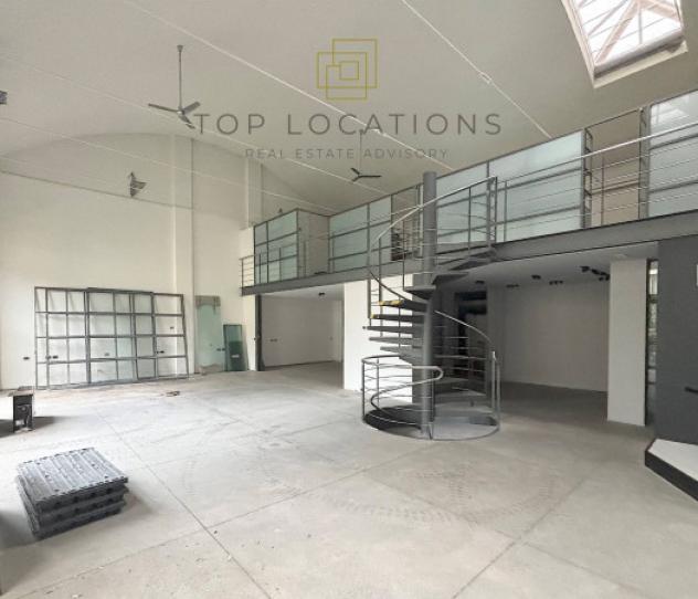 Immobile di 550 m² con 5 locali in affitto a Milano
