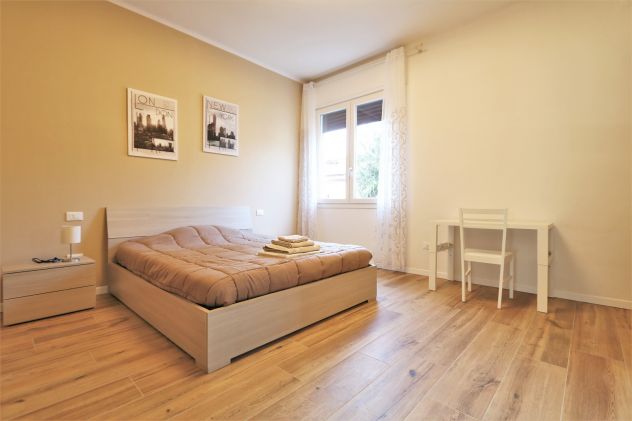 OFFRO CAMERA IN AFFITTO LETTO MATRIMONIALE USO SINGOLA