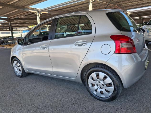 Toyota Yaris 1.3 BENZINA-OK NEOPATENTATI. - Foto 10