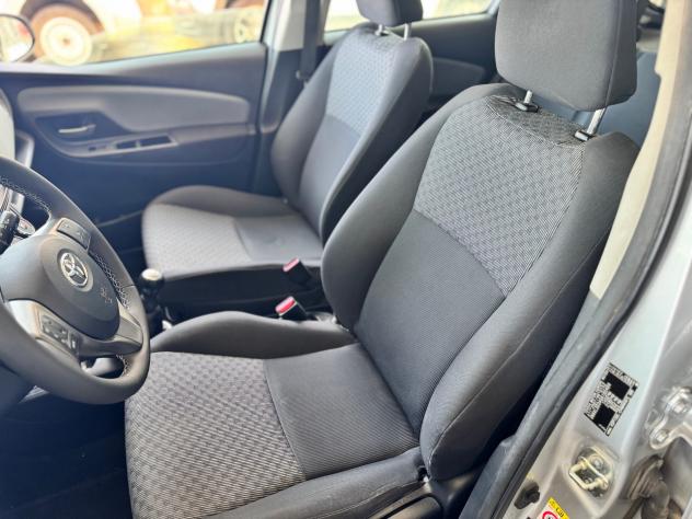 Toyota Yaris 1.0 5 porte Lounge - Foto 7