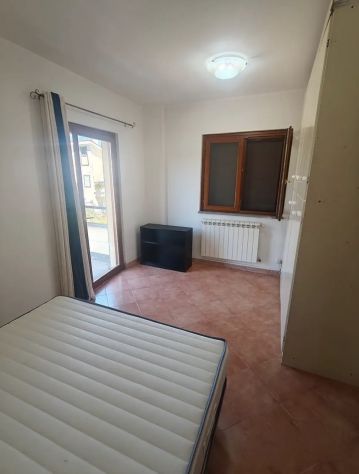 ACILIA BILOCALE ARREDATO CON BALCONE E POSTO AUTO CONDOMINIALE. - Foto 2