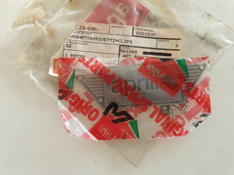 TARGHETTA APRILIA RED ROSE CLASSIC 50 CC AP8201537