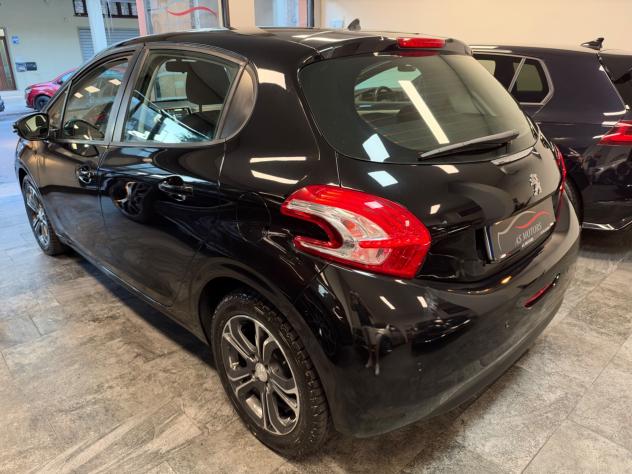 Peugeot 208 1.4 HDi 68 CV Allure - Foto 8