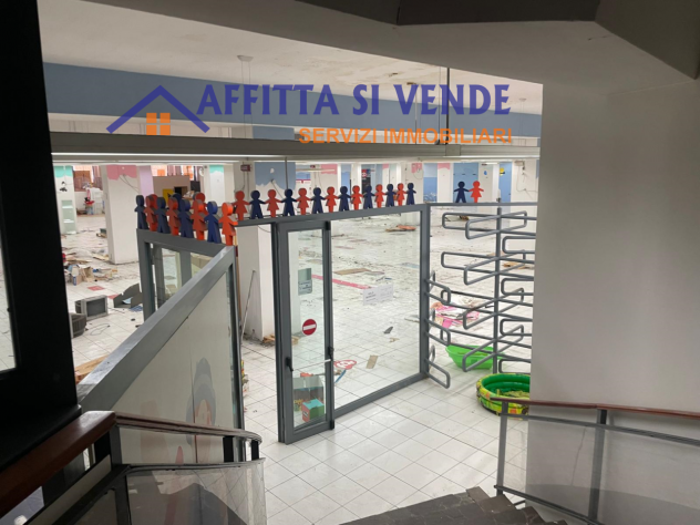 Oltre 3 vetrine in affitto a Siracusa - Foto 11