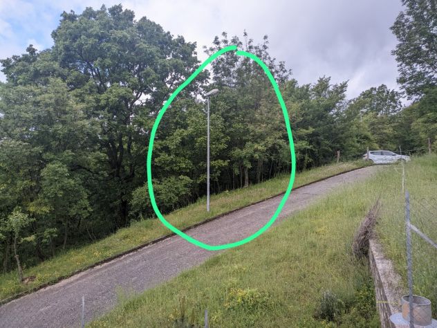 Lampione della luce privato, con struttura in metallo, cavi e luce plafoniera - Foto 2