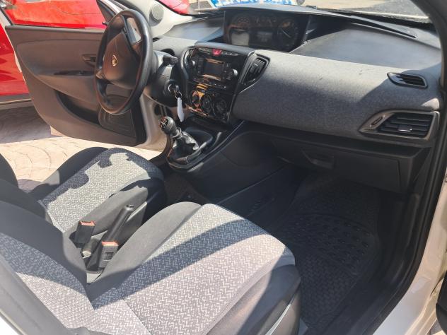 Lancia Ypsilon 1.0 FireFly 5 porte S&S Hybrid Silver - Foto 5