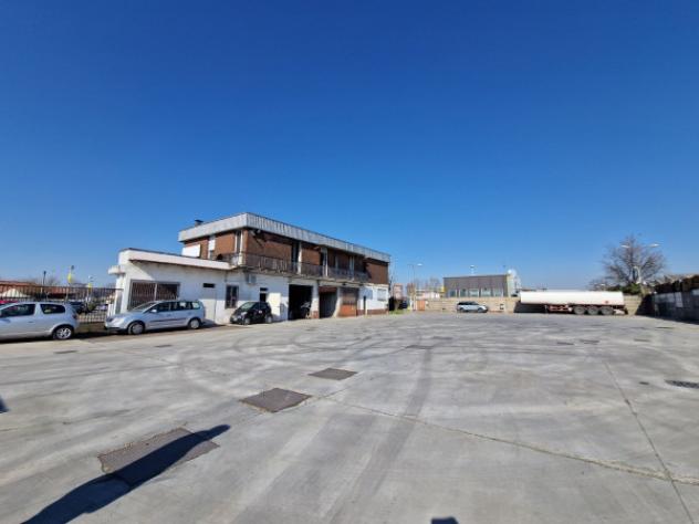 Immobile di 708 m² con più di 5 locali in vendita a Lainate