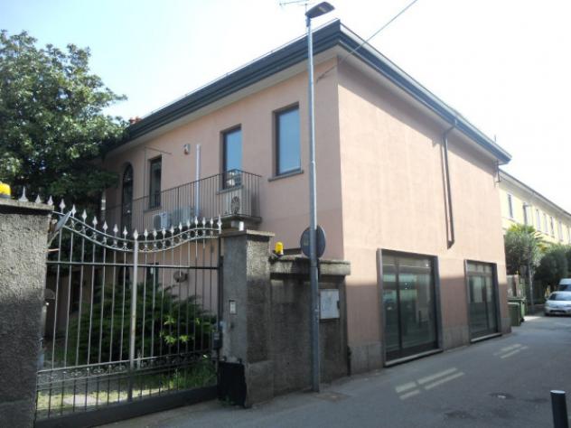 Immobile di 425 m² con 4 locali in affitto a Rho