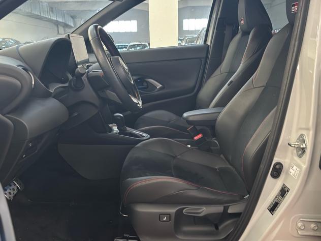 Toyota Yaris Cross 1.5H (116 CV) E-CVT GR Sport - Foto 8