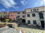 Pentalocale in vendita a Ameglia