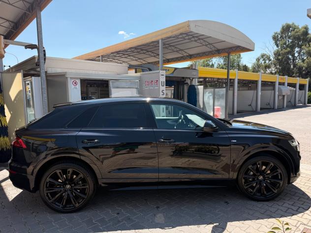 Audi Q8 50 TDI TOTAL BLACK/23" RSQ8/PELLE/S-LINE