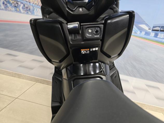 Suzuki Burgman 400 02/2023 - Km 18400 - Foto 9