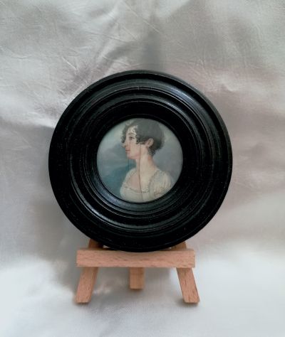 RARA MINIATURA DI DAMA DI EPOCA NAPOLEONICA, CORNICE LIGNEA ROTONDA. - Foto 4