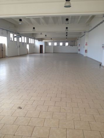 Rif.05bisLcBernalda-OTTIMO Capannone in AFFITTO adatto anche per un Supermercato - Foto 2