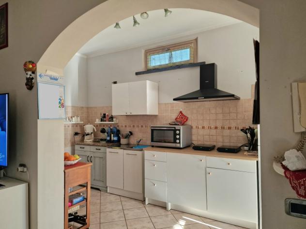 RONCHI, località Poveromo, porzione di bifamiliare in contesto residenziale tranquillo e vicino al mare. L'immobile si distingue per giardino su tre l - Foto 7