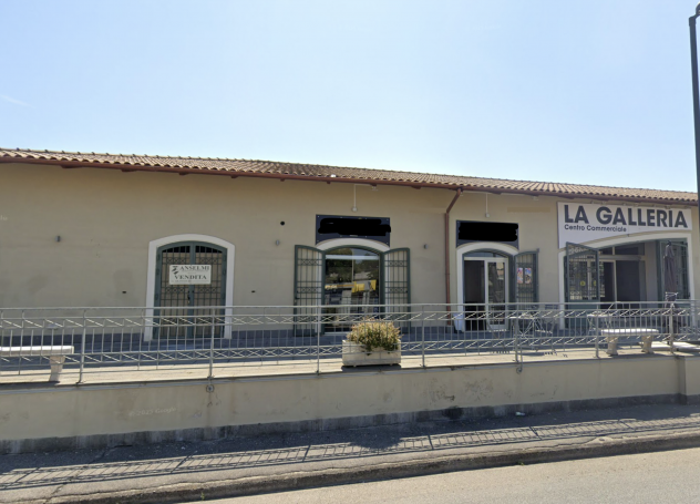 Locale commerciale con rendita mensile da locazione in vendita-Civita Castellana