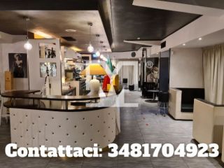 LAVORO NIGHT CLUB: RAGAZZA IMMAGINE AL KRISTAL PIANO BAR (LOCALE VIP)