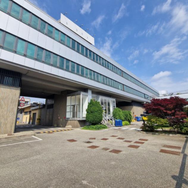 Immobile di 1800 m² con più di 5 locali in affitto a Pero - Foto 3
