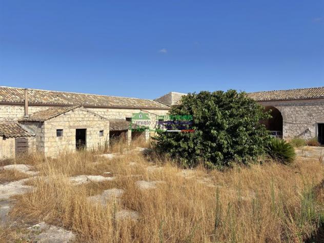 Rif.2671 - Casale in pietra con Baglio e Terreno a Modica