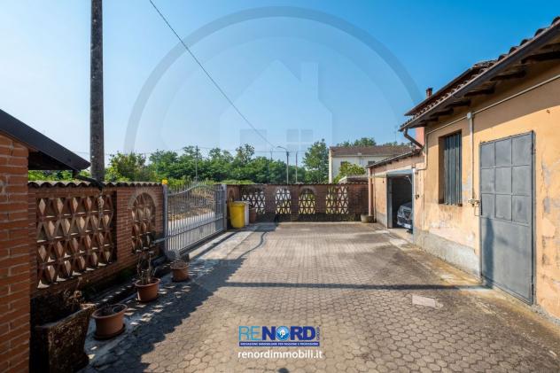 RIF. CC6262 - VALLE SALIMBENE - Villa indipendente suddivisa in due appartamenti, box auto, due cantine, ripostiglio e cortile privato. - Foto 6
