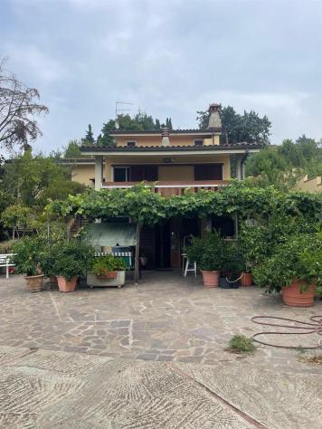 VENDESI VILLA CON GIARDINO A POCHI MINUTI DA RUFINA - Foto 2