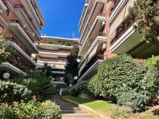 In complesso residenziale con balconi e posto auto - Foto 2