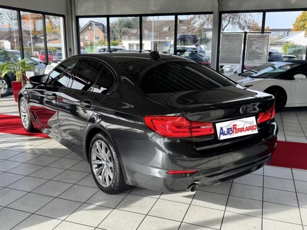 BMW Serie 5(G30/31/F90) 520i Sport - Foto 2