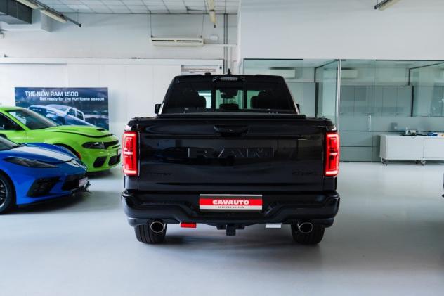 RAM 1500 LIMITED NIGHT EDITION 5.7L V8 398CV E- Torque - Foto 4