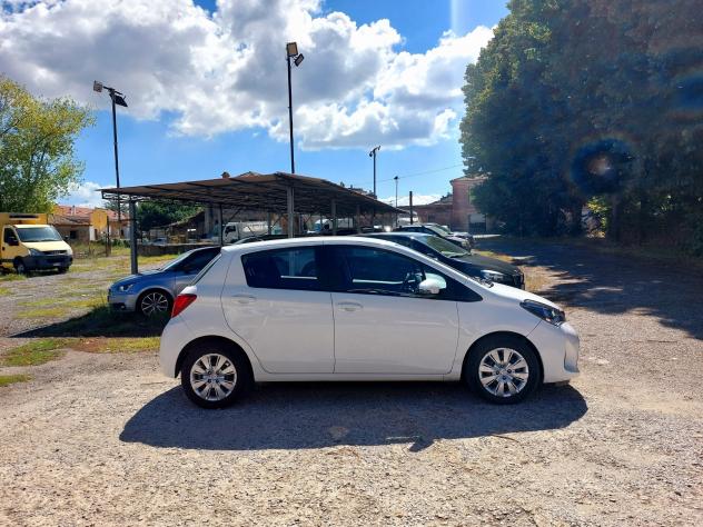 Toyota Yaris 1.D-4D 5 porte Cool 90CV - 2015 - Foto 9