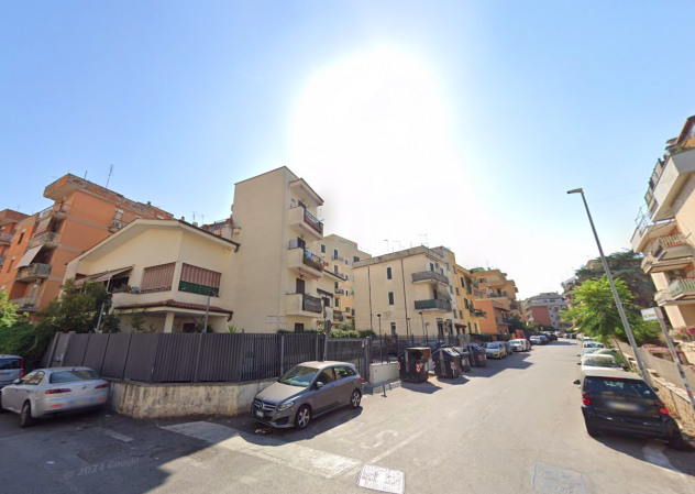 TORRE MAURA TRILOCALE ARREDATO CON BALCONE