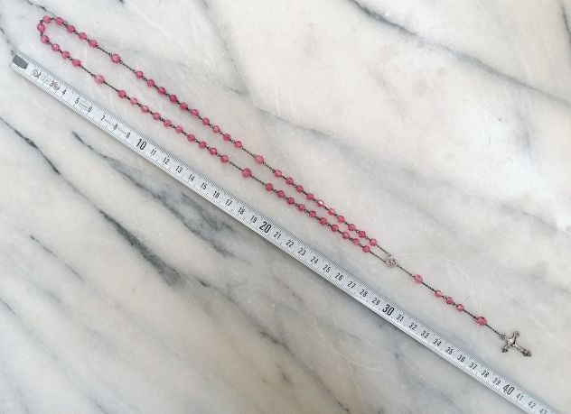 ANTICO BELLISSIMO ROSARIO IN CRISTALLO ROSA SFACCETTATO E ARGENTO, 1920 CIRCA. - Foto 9